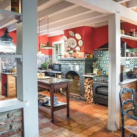 3 Bedroom Gorgeous In Prázdninový dům Arjuzanx